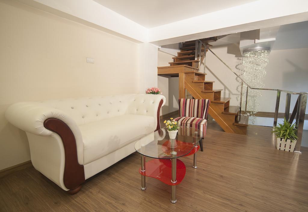 Oyo 1093 De Nawarat Chiang Mai Boutique Apartment Buitenkant foto